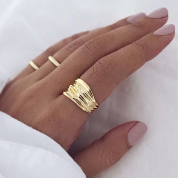 #22 𝅺NEW Minimalist Hammered 18K Gold Plated Ring - Picture 1 of 9